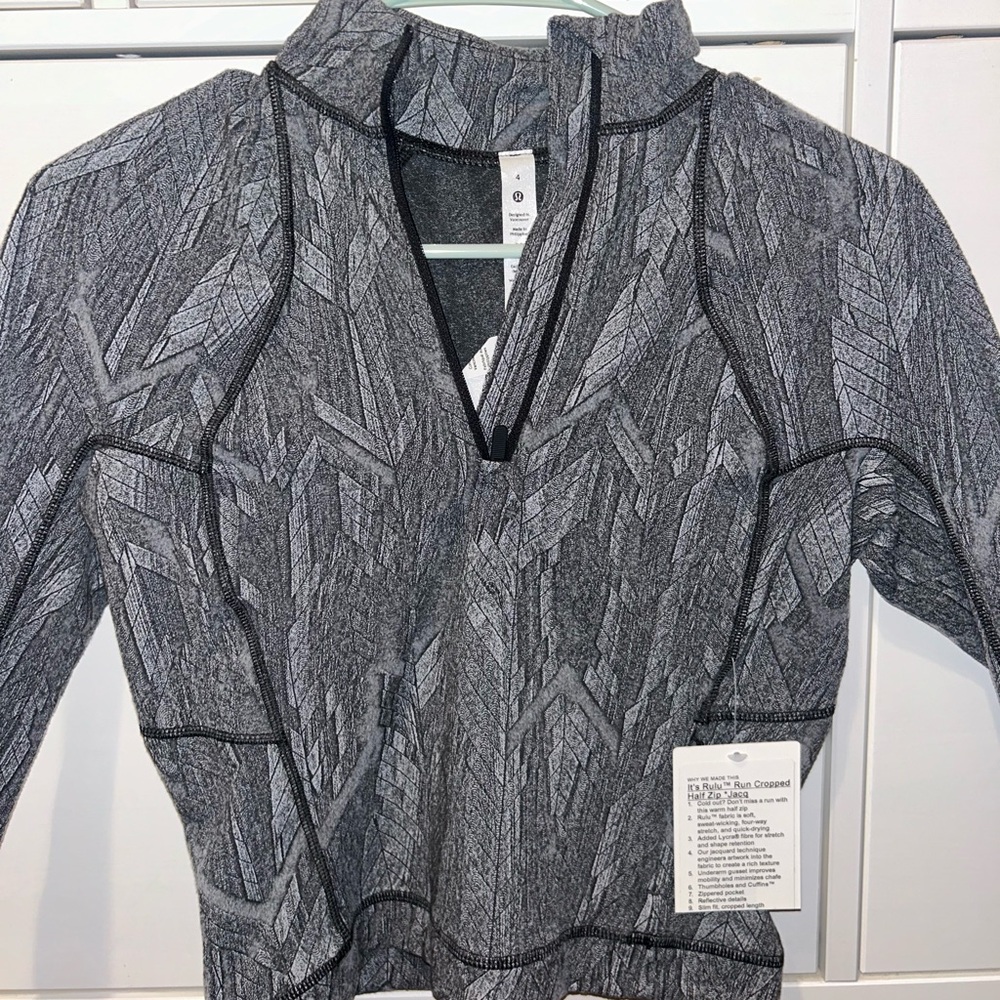 It’s Rulu Run Cropped Half Zip